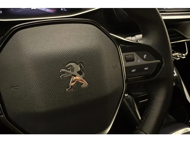 Peugeot 2008 1.2T Allure 2020 Benzine 18