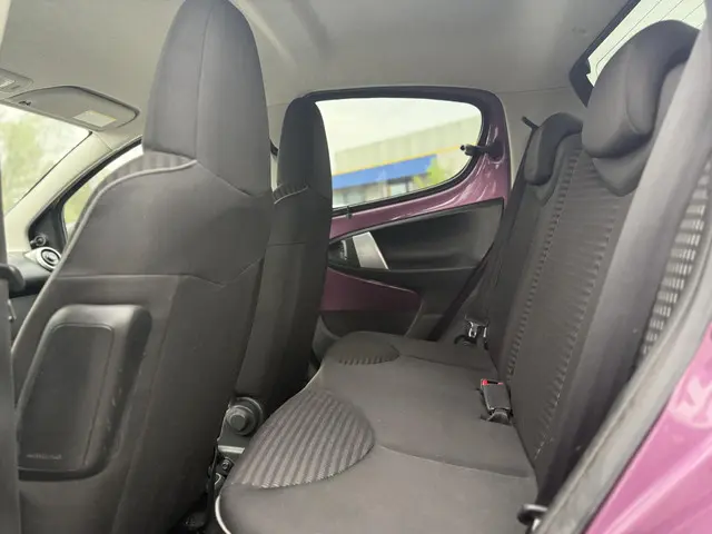 Peugeot 107 1.0 Envy 2012 Benzine 12