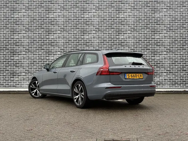 Volvo V60 B3 Essential 2023 Benzine 3