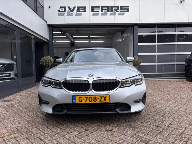 BMW 3 Serie 320i High Executive Edition 2020 Benzine 7