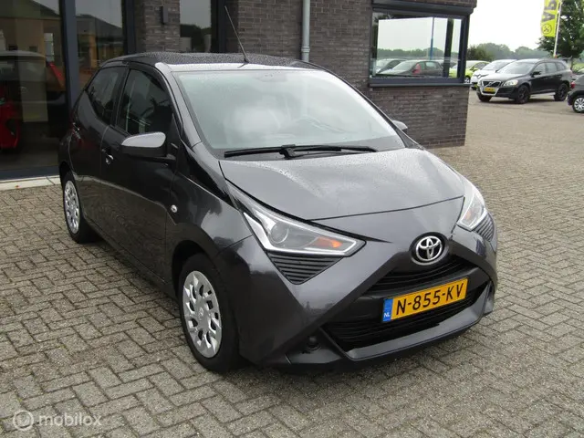Toyota Aygo 1.0 VVT-i x-play 2021 Benzine 7