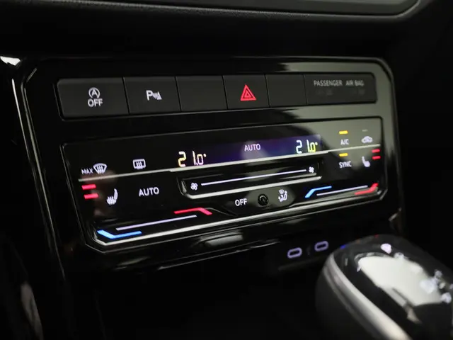 Volkswagen T-Cross 1.0TSI/110PK DSG Style R 2022 Benzine 23