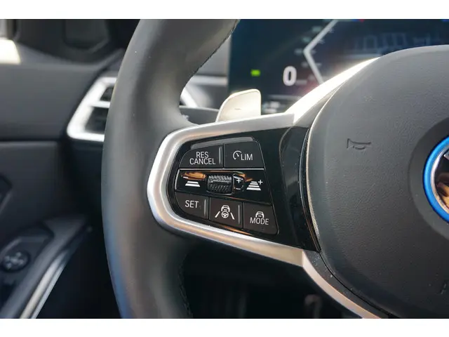 BMW 3 Serie Touring 330e 2025 Hybride Benzine 12