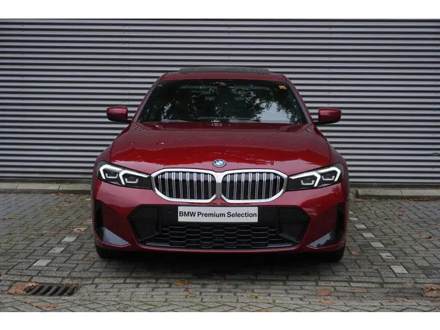 BMW 3 Serie Sedan 330e 2025 Hybride Benzine 3