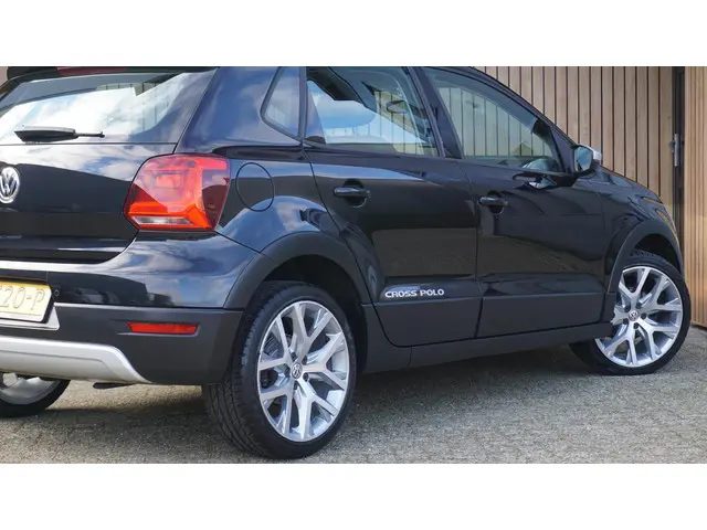 Volkswagen Polo Cross 1.2 TSI 90pk DSG 2017 Benzine 31