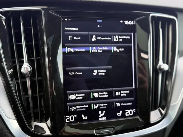 Volvo V60 2.0 B4 Momentum Business 2021 Benzine 24