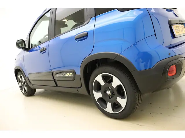 Fiat Panda 1.0 Hybrid Pandina 2025 Benzine 17