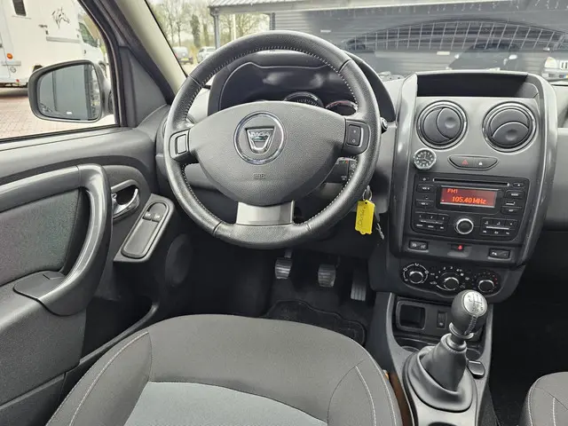 Dacia Duster 1.2 TCe 4x2 Lauréate 2016 Benzine 6