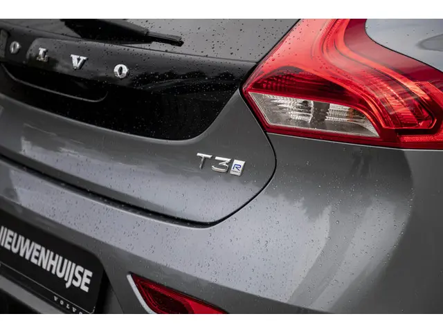 Volvo V40 T3 Benzine R-Design 2017 Benzine 30