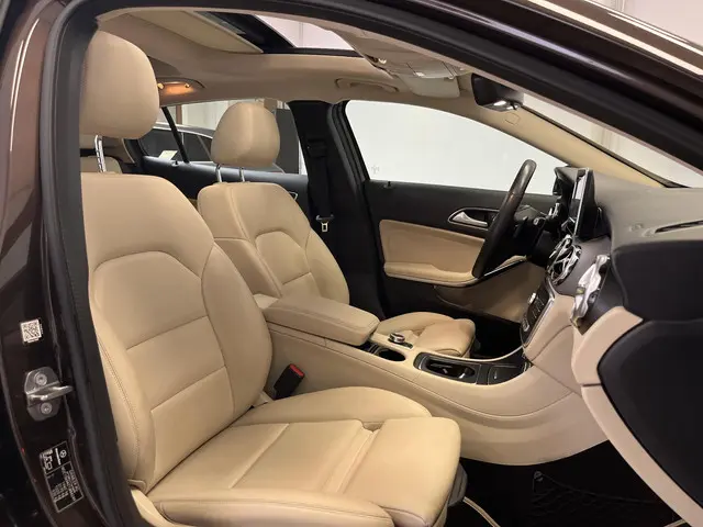 Mercedes-Benz GLA 180 Business Solution 2018 Benzine 4