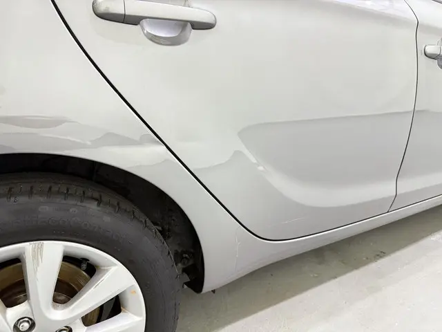 Hyundai i20 I-20 HB 1.2i i-Deal Airco NAP 2014 Benzine 15