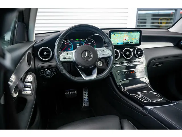 Mercedes-Benz GLC 300e 4MATIC 2022 Hybride Benzine 4