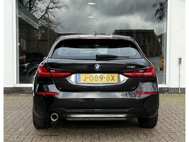 BMW 1 Serie 118i Executive Edition 2020 Benzine 19