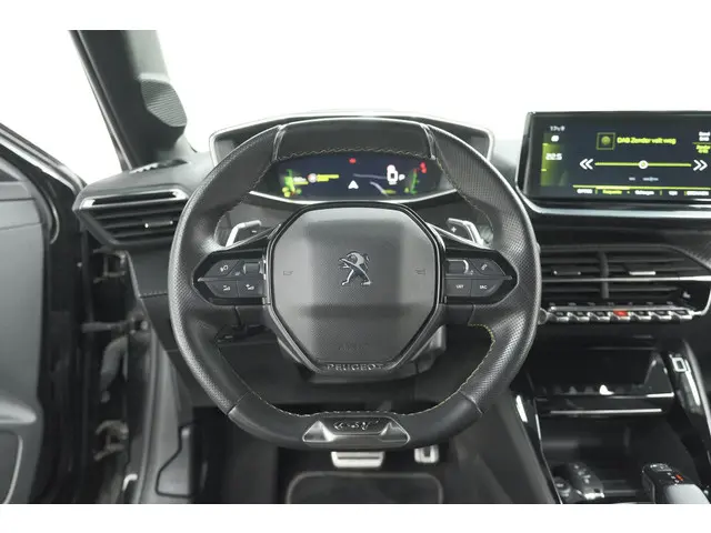 Peugeot 208 PureTech 130 EAT8 GT-Line 2020 Benzine 30