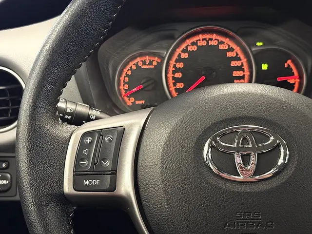 Toyota Yaris 1.0 VVT-i Style 2015 Benzine 18