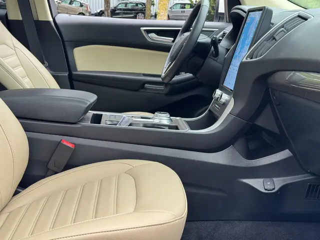 Ford Edge 2.0L SEL AWD Full-Options 2024 Benzine 12