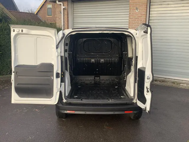 Opel Combo 1.3 CDTi L1H1 Edition 2017 Diesel 15