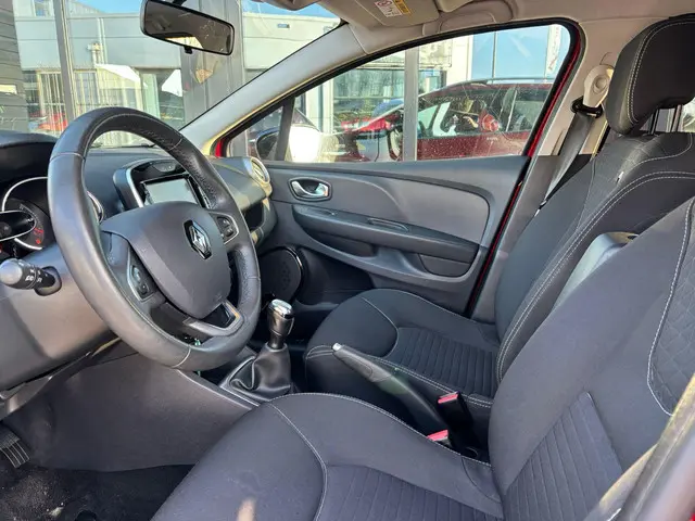 Renault Clio Estate 0.9 TCe Limited 2017 Benzine 9