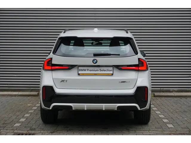 BMW X1 sDrive18i 2023 Benzine 5