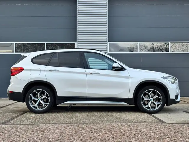 BMW X1 sDrive18i Centennial High Executive 2017 Benzine 7