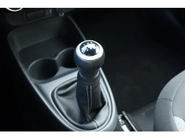 Toyota Aygo X 1.0 VVT-i MT Play, 2024 Benzine 19