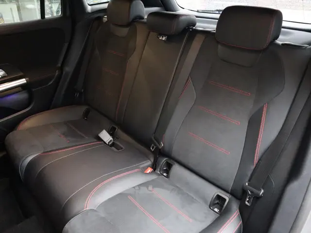 Mercedes-Benz GLA 250 e AMG Line 2022 Hybride Benzine 9