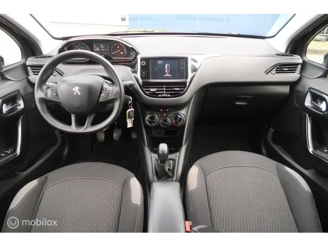 Peugeot 208 1.2 PureTech Blue Lease 2015 Benzine 10