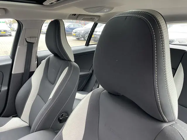 Volvo V60 1.6 T3 R-Design 2013 Benzine 15