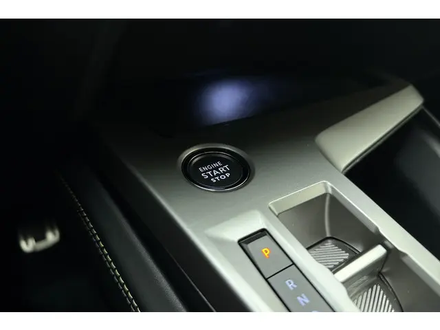 Peugeot 408 1.6 HYbrid GT 180 EAT8 2024 Hybride Benzine 29