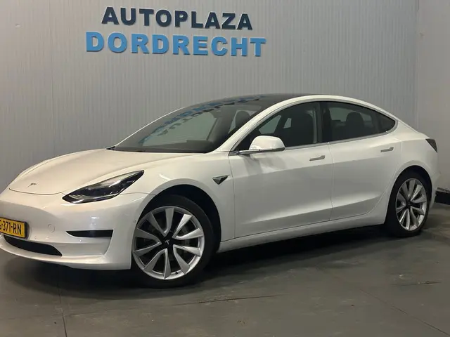 Tesla Model 3 2