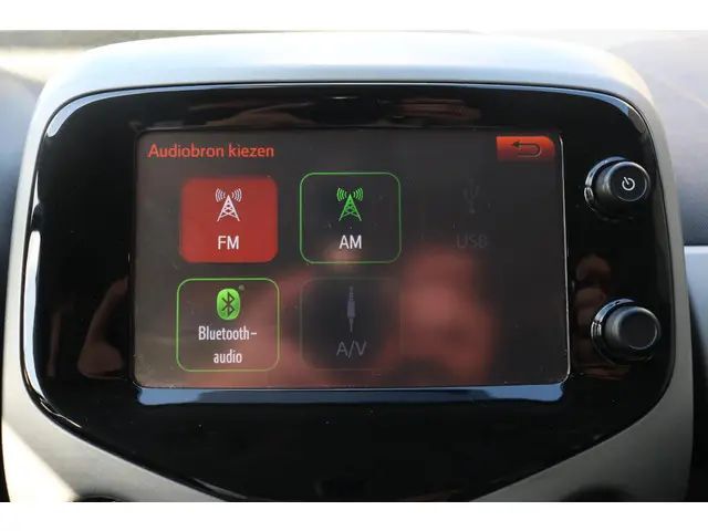 Toyota Aygo 1.0 VVT-i x-play, Camera, Airco 2016 Benzine 25