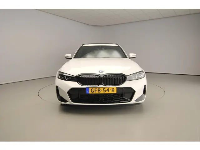 BMW 3 Serie Touring 330e 2024 Hybride Benzine 5