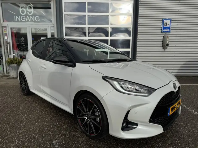 Toyota Yaris 1.5 Hybrid GR Sport 2023 Hybride Benzine 12