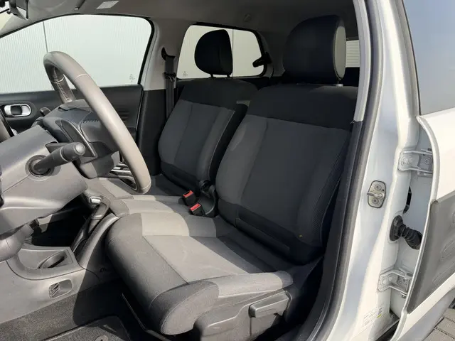 Citroën C4 Cactus 1.2 PureTech Shine 2017 Benzine 4