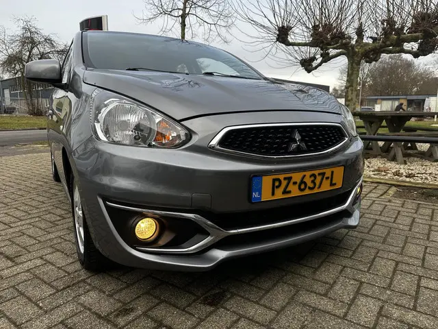 Mitsubishi Space Star 1.0 Cool+ 2017 Benzine 15