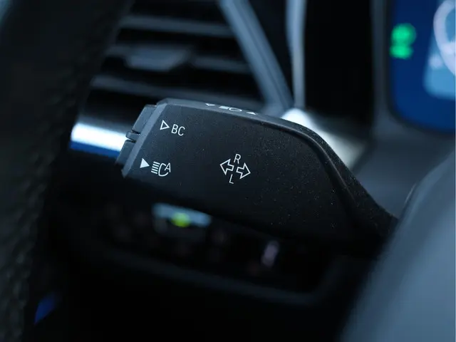 BMW 3 Serie 330e M Sport 2021 Hybride Benzine 33