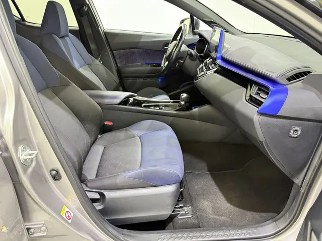 Toyota C-HR 1.8 Hybrid Bi-Tone Plus 2017 Hybride Benzine 24