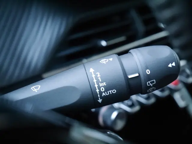 Peugeot 2008 1.2 Hybrid 145 Allure 2025 Hybride Benzine 23