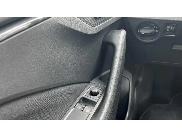 Škoda Kamiq 1.0 TSI Ambition 2023 Benzine 16