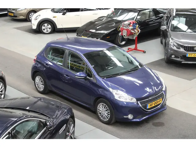 Peugeot 208 1.2 VTi Allure 2013 Benzine 21