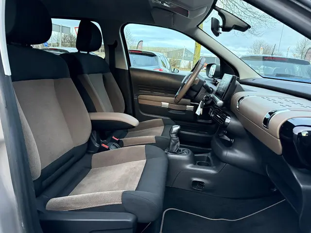 Citroën C4 Cactus 1.2 PureTech Shine 2015 Benzine 8