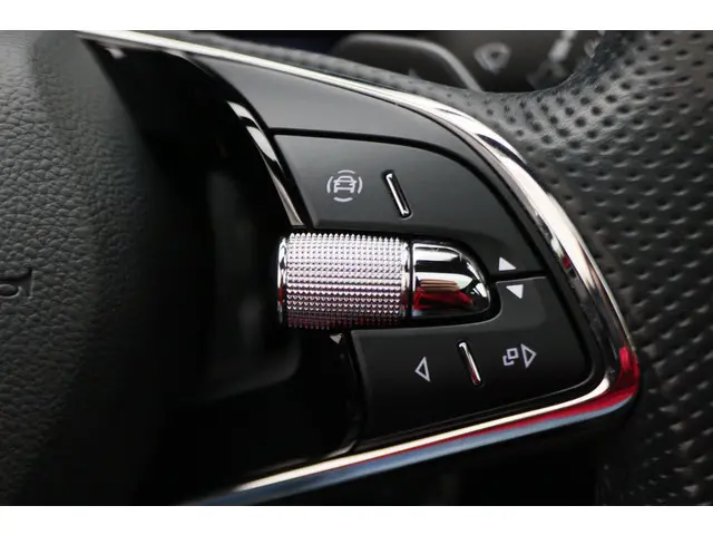 Škoda Scala 1.0 TSI DSG Sport Business 2023 Benzine 38