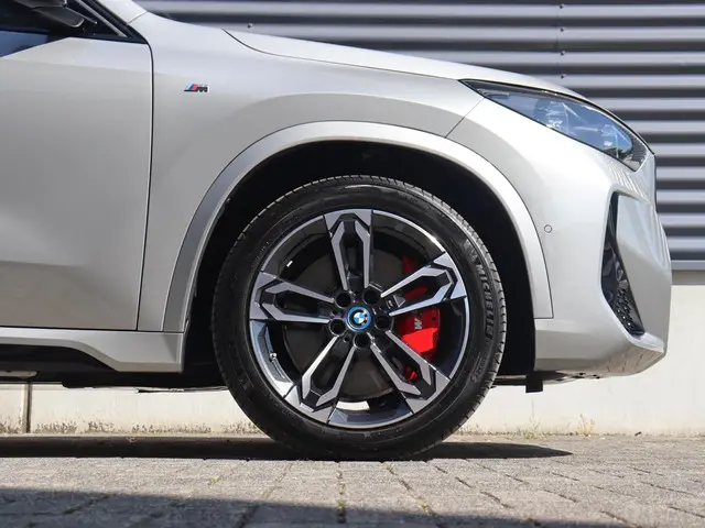 BMW iX1 eDrive20 2025 Elektrisch 6