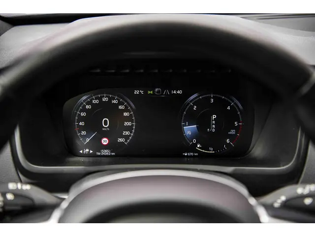 Volvo XC90 2.0 D4 90th Anniversary Edition 2018 Diesel 14