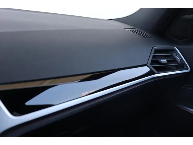 BMW 3 Serie Touring 320i Executive Edition 2020 Benzine 34