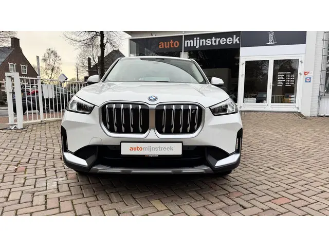 BMW iX1 xDrive30 Launch Edition 67 kWh 2023 Elektrisch 4