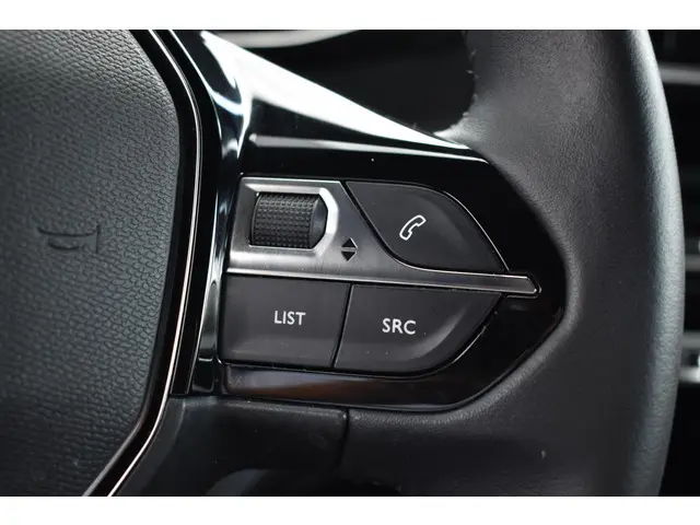 Peugeot 2008 1.2 PureTech Allure Pack 2023 Benzine 29