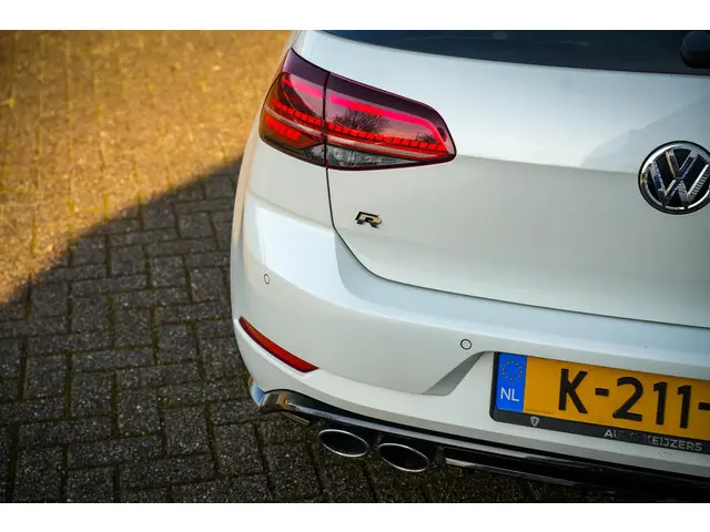 Volkswagen Golf 2.0 TSI 4Motion R 2017 Benzine 32