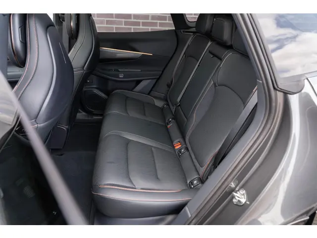 Lynk & Co 08 1.5 More 2025 Hybride Benzine 41