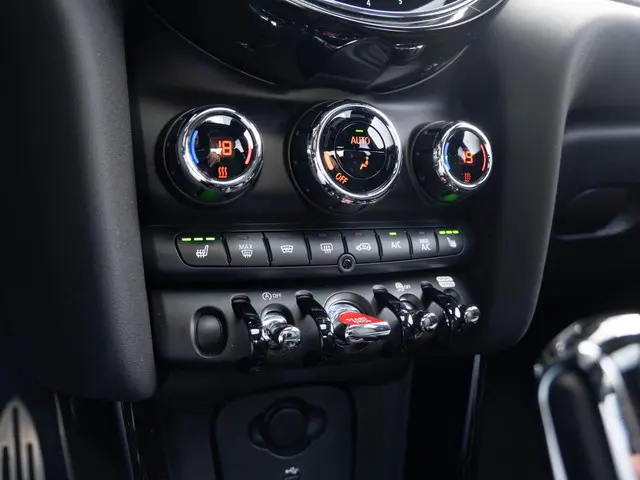 MINI 5-Deurs Cooper Aut. 2022 Benzine 25